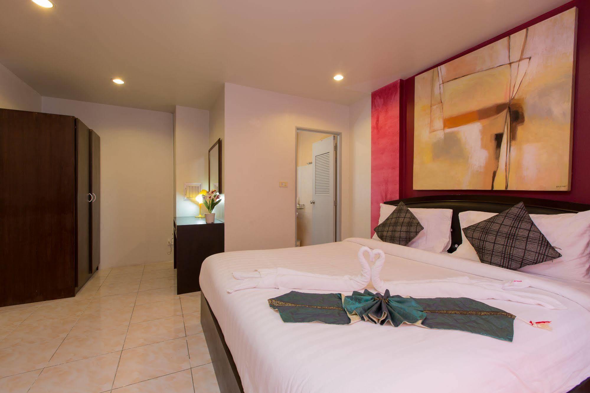 Отель Cool Sea House Patong Экстерьер фото
